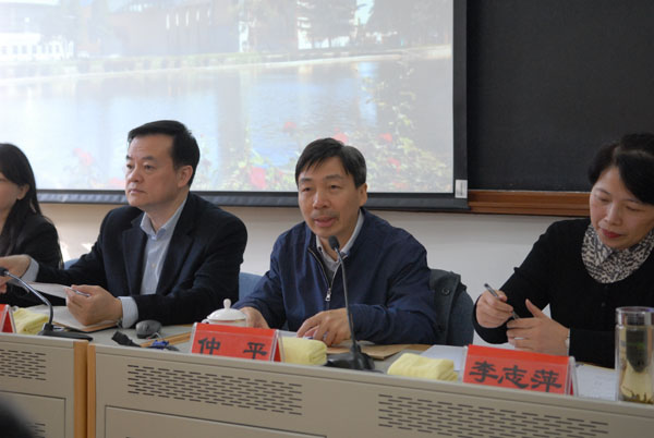 中共中央党校全国党校教师进修学院副院长仲平在开班仪式上发表讲话